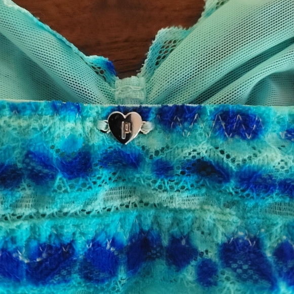 PINK Victoria Secret bralette bundle (NWOT) - Picture 5 of 10